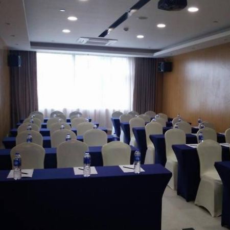 Holiday Inn Express Shanghai Nanhuizui Buitenkant foto