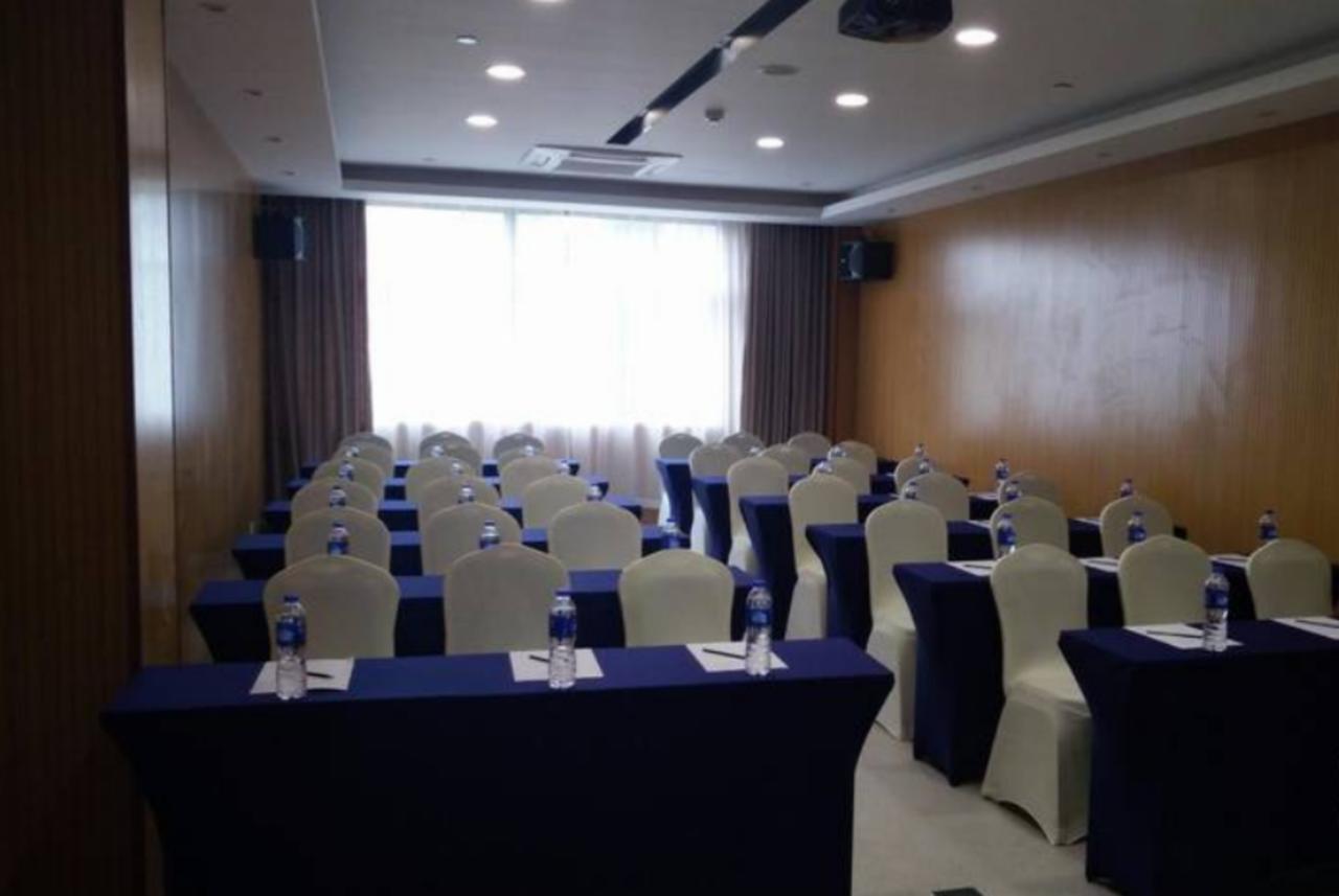 Holiday Inn Express Shanghai Nanhuizui Buitenkant foto